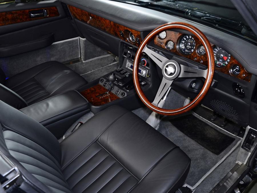 Интерьер Aston Martin Lagonda V8 Saloon 1974 года  (фото 12 из 15)